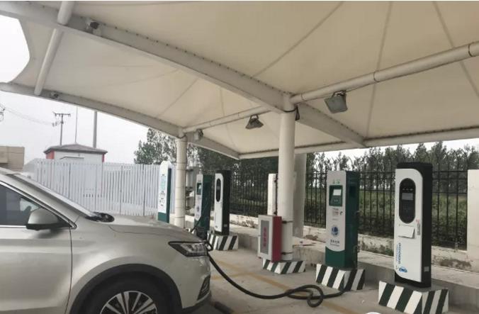 생태 환경부 : 중국은 세계에서 가장 많은 신 에너지 차량을 보유한 국가로 판매량은 세계의 55 %를 차지합니다.