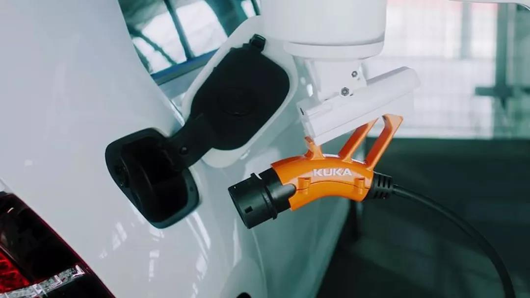 빠른 자동차 충전을 지원하는 로봇은 자동으로 충전 포트를 스캔하여 알아냅니다!